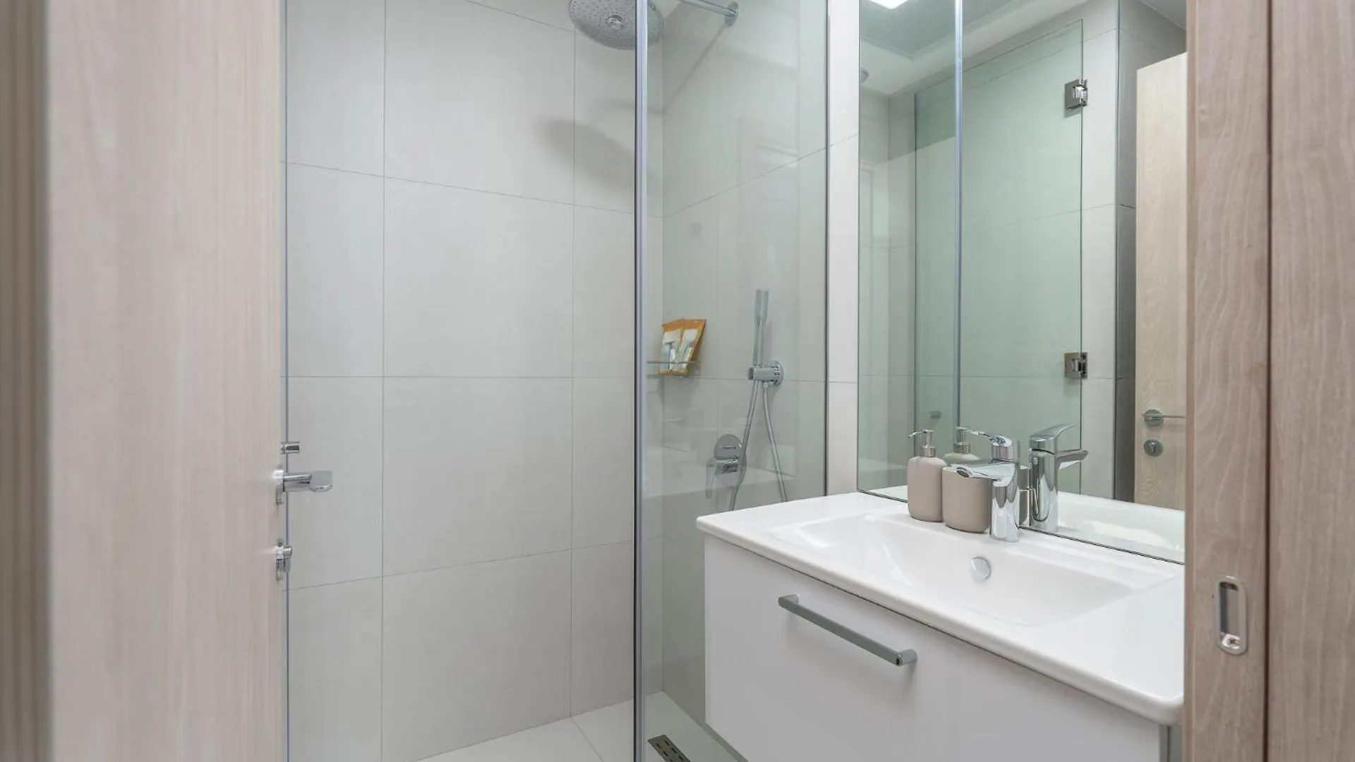 Bright & Airy Studio In Jvc Dubai Apartment